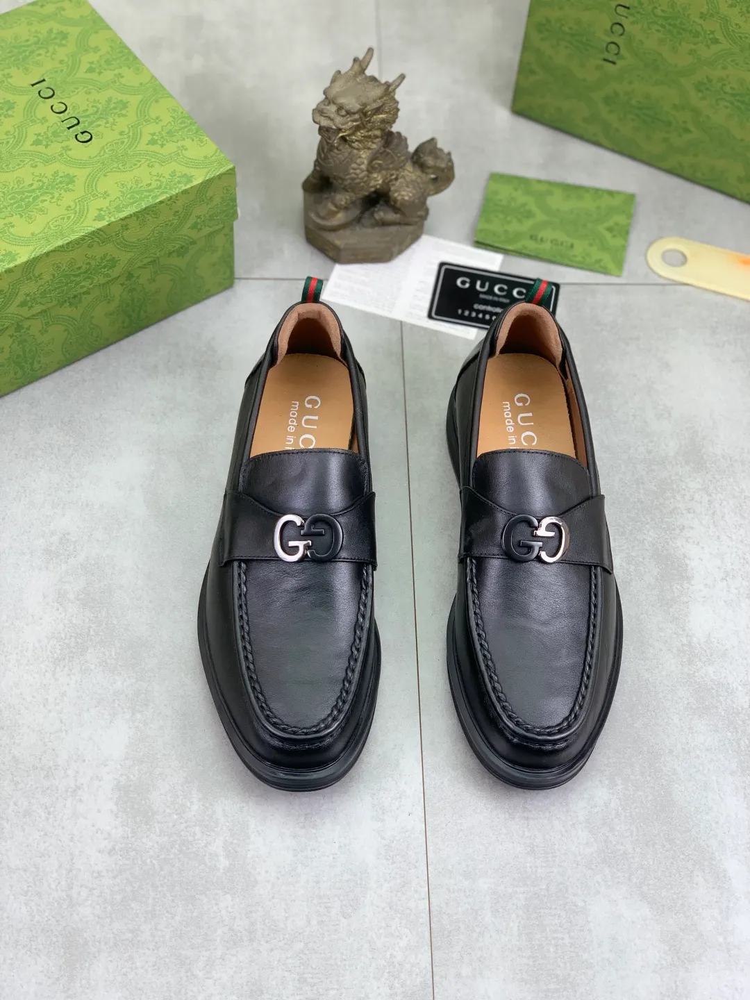 Men's shoes💰P500💰【New model, soft and comfortable Gucci classic business leather shoes hot selection (Gucci) official website latest Gucci business leather shoes, hot style 💥 simple and elegant style, exclusive for trendy men. Unique official website latest brand original double G embossed elements 👑 Gucci original decoration, fashionable and generous, the fabric is original calfskin ✅ Fully imported first-layer pigskin lining, the official website specifies wear-resistant, rubber business outsole, the classic model is taken in kind at the counter 🎬38-44 (customized at 45) black Brown optional